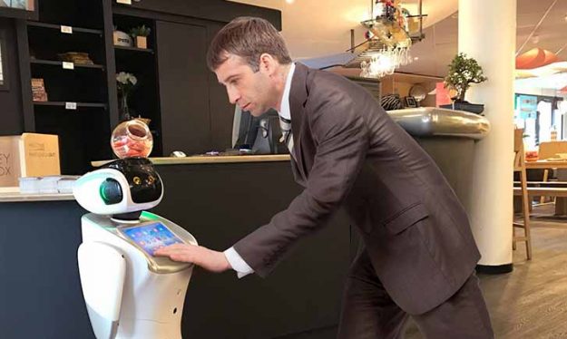 hotel robot1